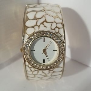 Gold Watch W/Diamonds